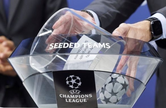Những hình ảnh trong lễ bốc thăm chia bảng Champions League ở mùa trước