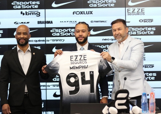 Depay trong ngày ra mắt Corinthians