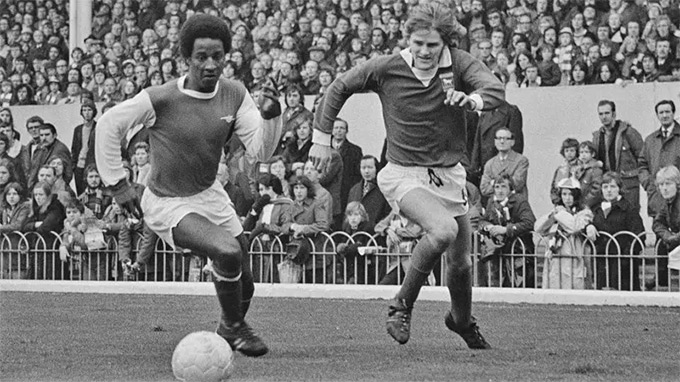 Brendon Batson là cầu thủ da màu đầu tiên chơi cho Arsenal