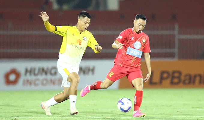 Thái Sơn (phải) chơi cực hay trong trận Thanh Hóa thắng 4-1 Bình Định ở vòng 4 V.League 2024/25 - Ảnh: CTV 