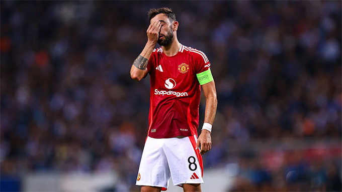 Bruno Fernandes nhận án treo giò 1 trận ở Europa League