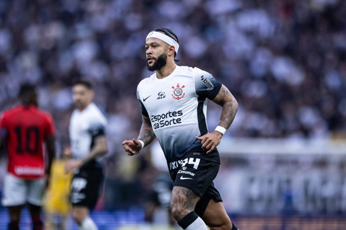 Depay nguy cơ bị Corinthians chấm dứt hợp đồng