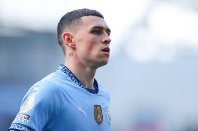 9. Phil Foden (Manchester City): Là cầu thủ xuất sắc nhất Premier League mùa trước nhưng Foden bất ngờ mất suất đá chính tại Man City thời gian qua. Cầu thủ người Anh mới chỉ 1 lần đá chính và chưa ghi bất kỳ bàn thắng hay kiến tạo nào cho Man City ở Ngoại hạng Anh mùa này