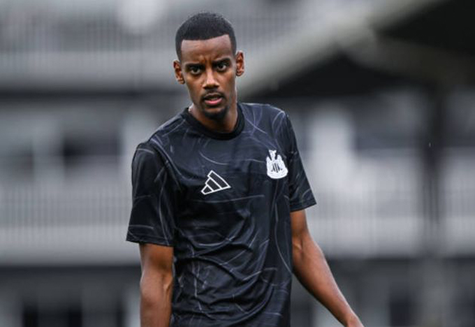 3. Alexander Isak (Newcastle): Trải qua chiến dịch 2023/24 bùng nổ với 21 bàn tại Premie League, Isak được kỳ vọng sẽ cạnh tranh sòng phẳng với Erling Haaland cho danh hiệu Vua phía lưới mùa này nhưng ngôi sao người Thụy Điển đang tỏ ra vô duyên trước khung thành đối phương với chỉ 1 lần xé lưới sau 5 trận đã qua. Hiện tại, anh còn đang phải nghỉ thi đấu vì chấn thương