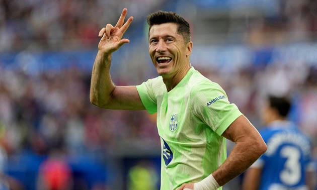 3. Robert Lewandowski (33): Cầu thủ 36 tuổi này gần đây đã ghi được hat-trick thứ 33 trong sự nghiệp vào lưới Alaves, nơi anh chỉ mất 32 phút để hoàn thành cột mốc của mình. Kể từ khi đến La Liga, không cầu thủ nào ghi được nhiều bàn thắng hơn ngôi sao của Barcelona 