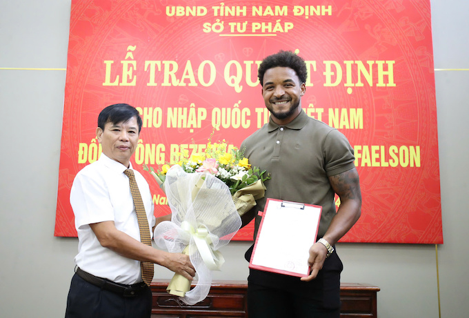 Rafaelson vừa nhập tịch Việt Nam. Ảnh: Thành Dương