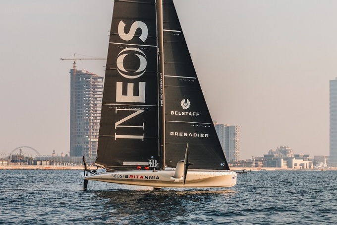 Chiếc thuyền của INEOS Britannia