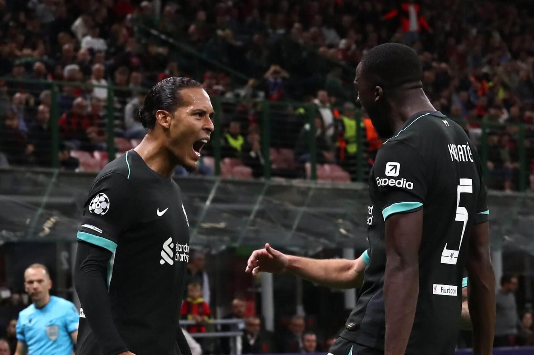 Cặp trung vệ Konate và Van Dijk đang thống trị không chiến ở Premier League