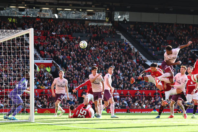 Pinnock bất ngờ ghi bàn mở tỷ số trận MU vs Brentford