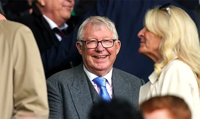 Sir Alex có mặt trên sân Celtic Park dự khán trận đấu của đội bóng cũ Aberdeen