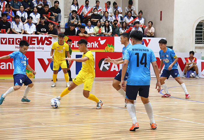 Trận chung kết Giải Futsal HDBank sinh viên khu vực Hà Nội 2024 là cuộc so tài của Trường Đại học Sư phạm Thể dục Thể thao Hà Nội với đội Trường Đại học Kinh tế Kỹ thuật Công nghiệp.