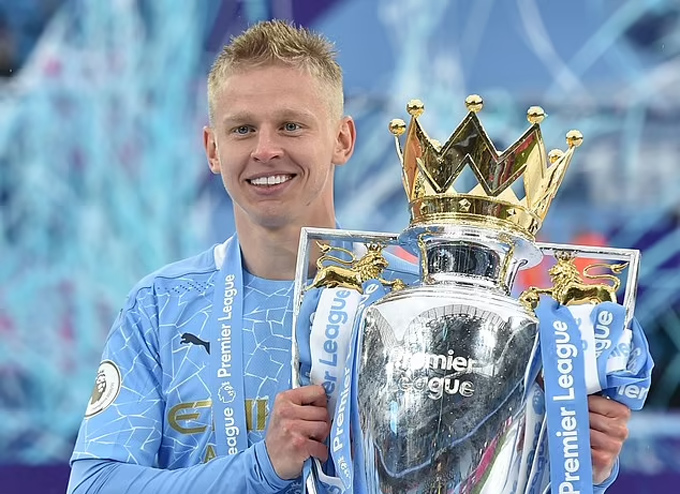 Câu chuyện lương bổng gây sốc Zinchenko phải chơi 43 trận Premier League để nhận lương cầu thủ chuyên nghiệp tại Man City