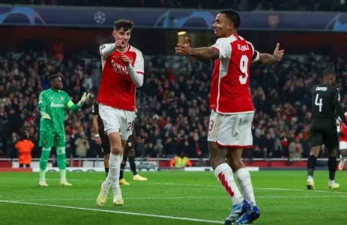 Havertz đã đẩy Gabriel Jesus (phải) lên băng ghế dự bị