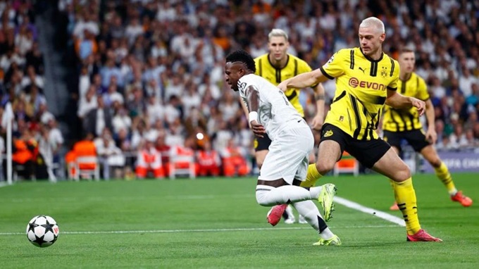 Vinicius đã biến các hậu vệ Dortmund thành những gã hề