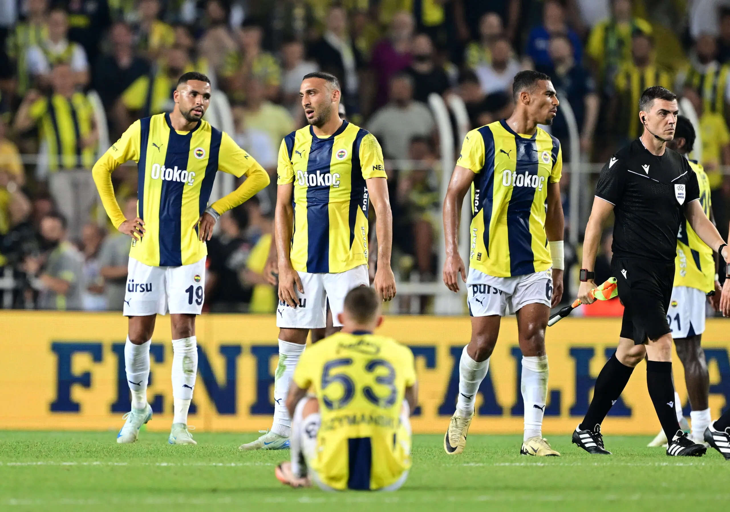 Sự thiếu ổn định của Fenerbahce chứng minh rằng “phép màu Mourinho' đã hết thiêng