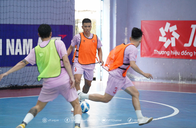 ĐT futsal Việt Nam miệt mài rèn luyện hàng công - Ảnh: VFF