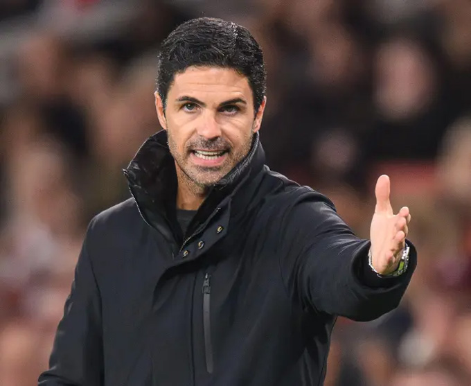 Deeney cho rằng Arteta cũng cần phải chịu áp lực