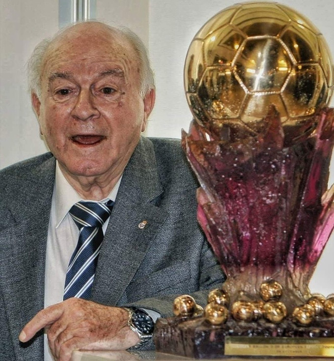 Di Stefano vẫn là người duy nhất cho đến nay giành Siêu Quả Bóng Vàng