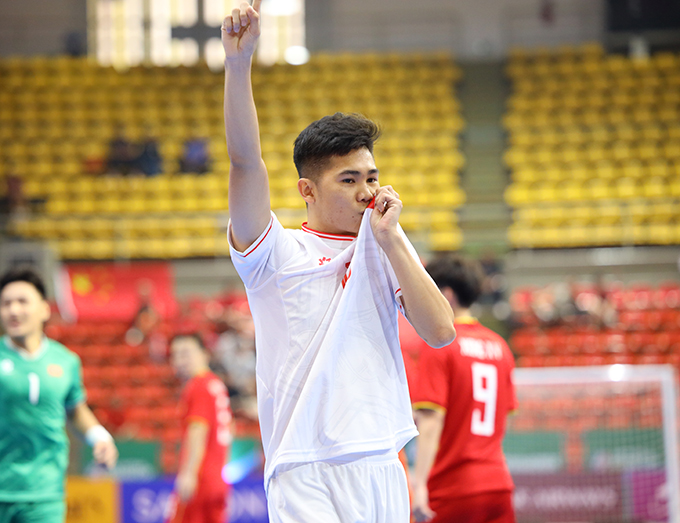 Gia Hưng ghi bàn thắng mở tỷ số cho ĐT futsal Việt Nam 