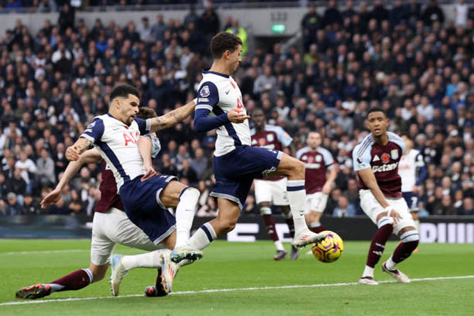 Johnson gỡ hòa cho Tottenham