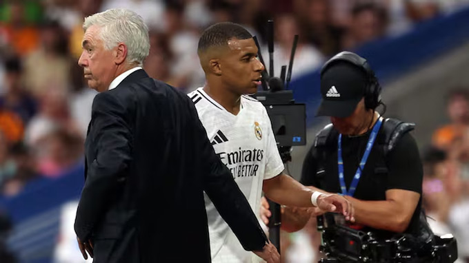 HLV Ancelotti yêu cầu Mbappe phải tích cực tham gia phòng ngự nhiều hơn