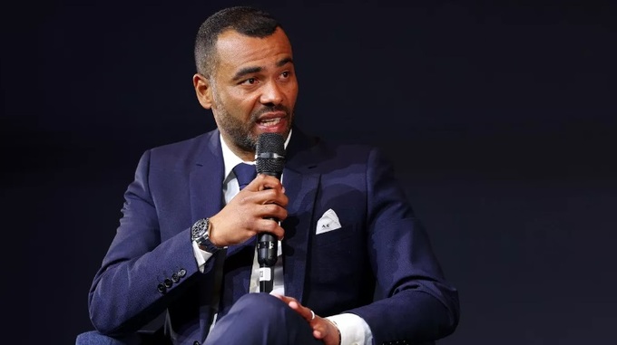 Ashley Cole vừa xuất hiện để nói lại vụ chuyển nhượng năm 2006 sang Chelsea