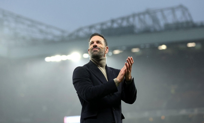 Van Nistelrooy có màn chia tay đáng nhớ trên cương vị HLV tạm quyền của MU