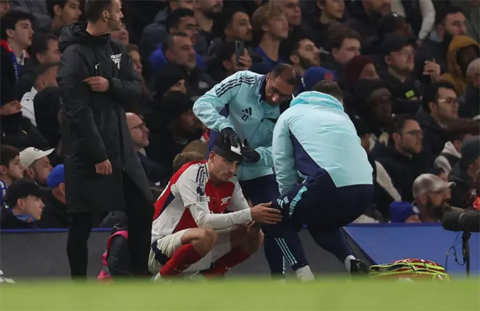 Havertz được nhân viên y tế chăm sóc