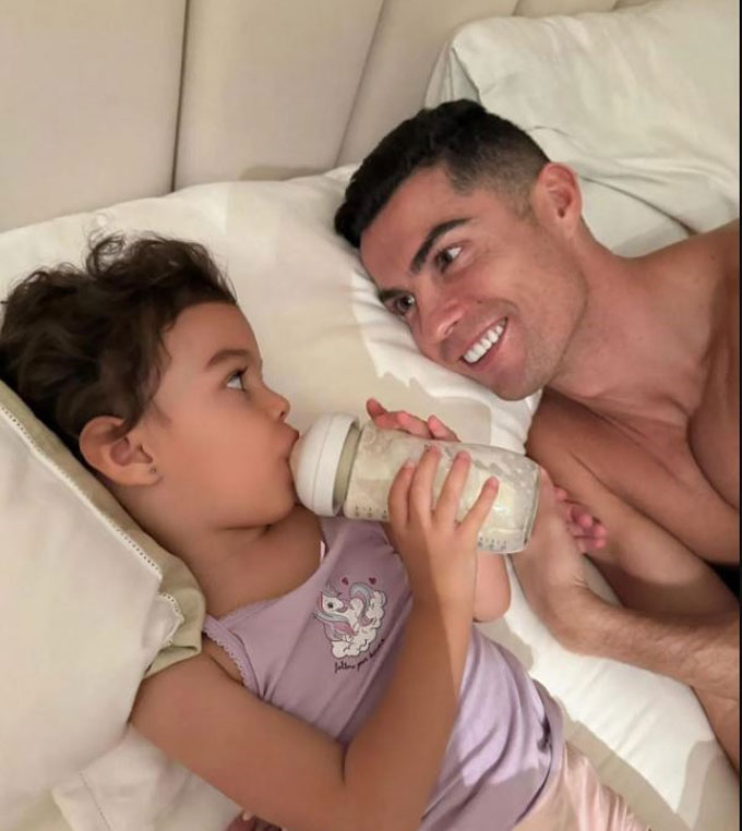 Ronaldo và cô con gái dễ thương Bella 