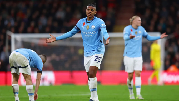 Mất Akanji là tổn thất cho hàng thủ Man City