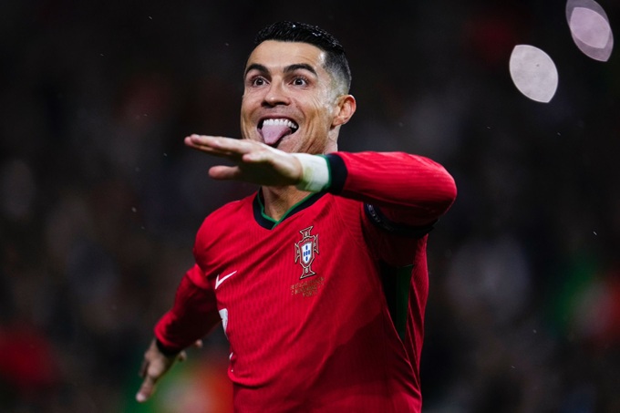 Ronaldo bừng sáng với 2 bàn thắng và 1 kiến tạo ở trận thắng Ba Lan (5-1)