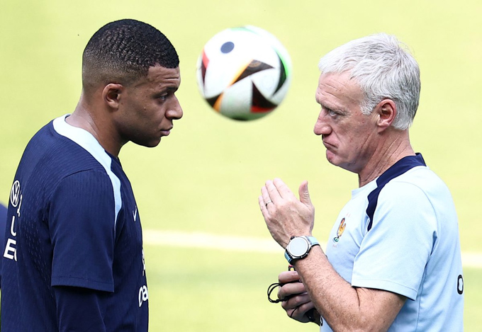 Deschamps đang xem xét vai trò đội trưởng của Mbappe