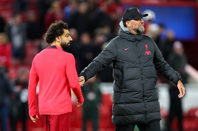 HLV Klopp từng muốn thay Salah bằng Antony