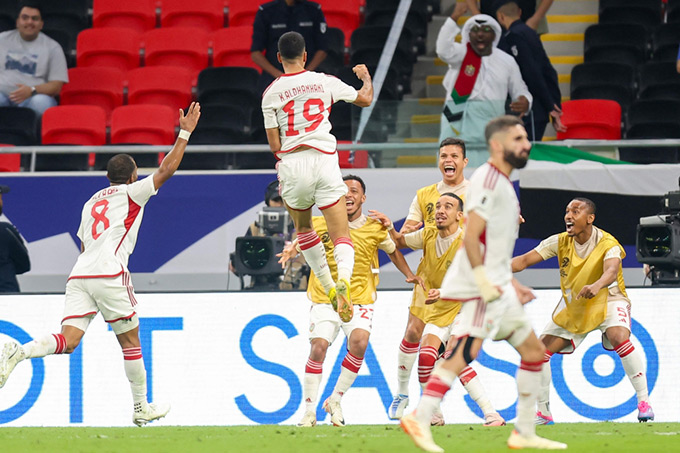 UAE thắng 5-0 trước Qatar 