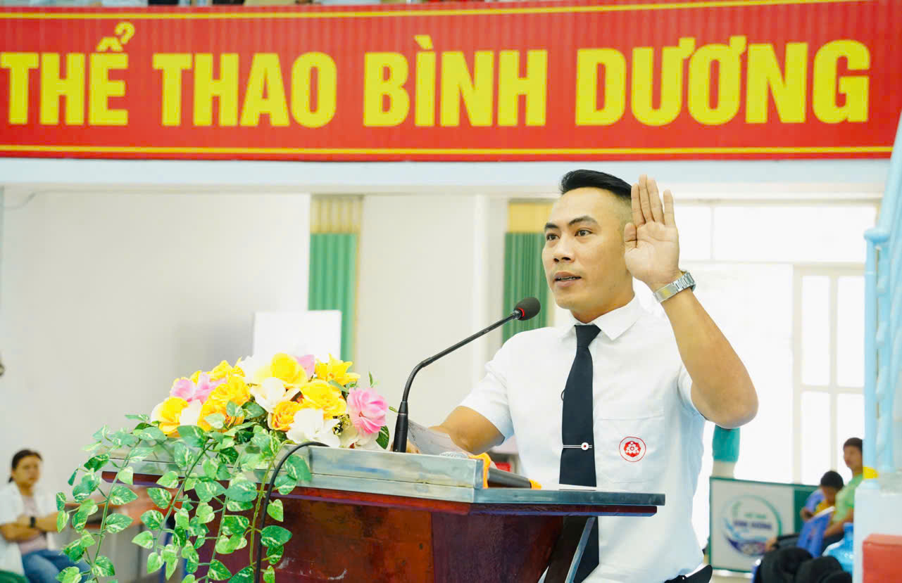 Đại diện trọng tài tuyên thệ