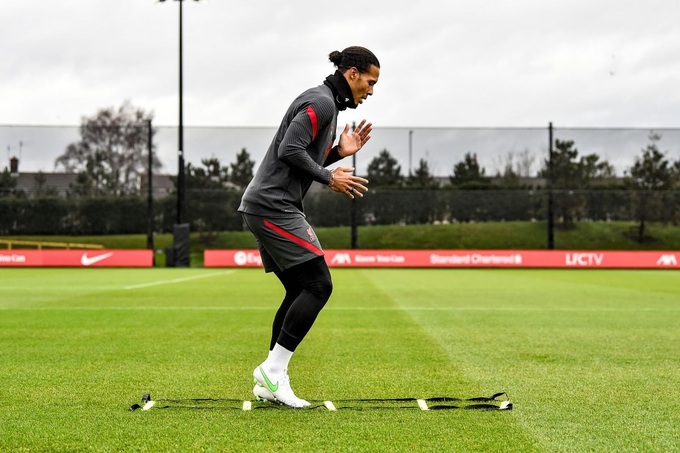 Virgil van Dijk đã tập luyện bình thường và sẵn sàng xuất trận.