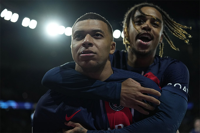 Khi cùng thi đấu với Mbappe, dù vẫn đá cánh trái nhưng Barcola chỉ ghi được 4 bàn ở mùa trước