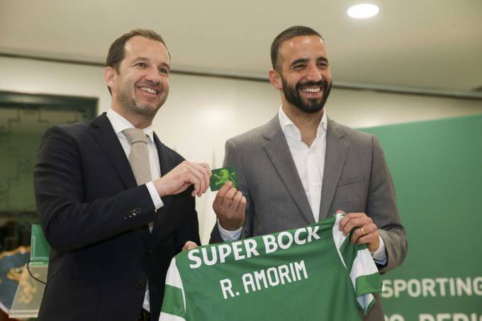 Viana là người đưa Amorim về Sporting