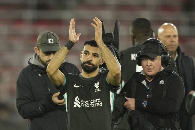 BLĐ Liverpool đang đau đầu khi không biết có nên gia hạn hợp đồng với Salah hay không