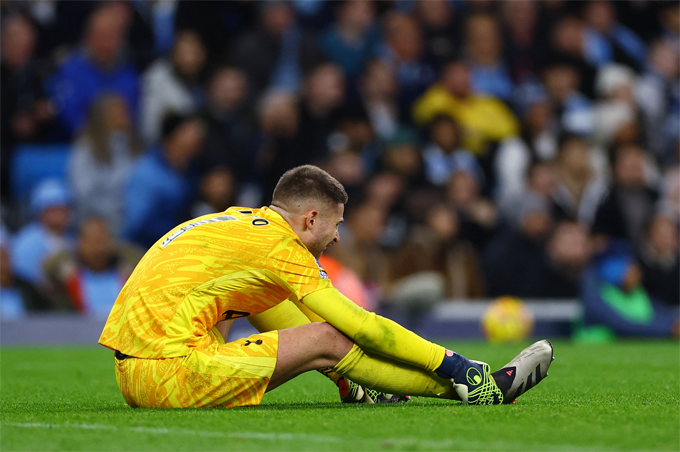 Vicario nghỉ dài hạn là tin xấu với Tottenham