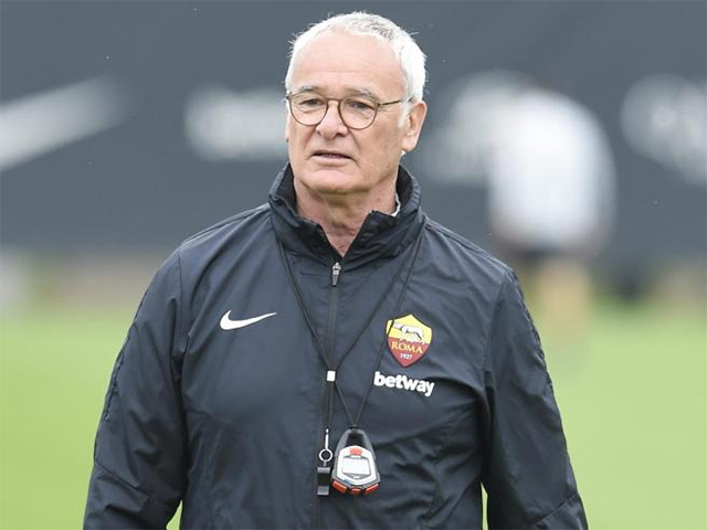 HLV Ranieri mới trở lại dẫn dắt Roma.