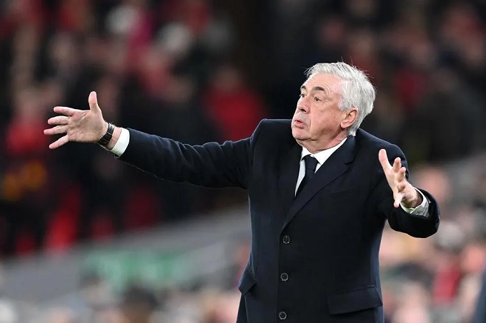 Ancelotti không vui dù phá kỷ lục của Sir Alex