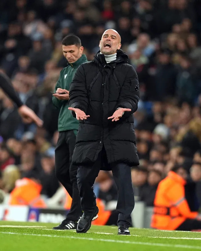 "Tôi đã cắt móng tay, tự cấu mình trong suốt trận đấu", Pep Guardiola nói