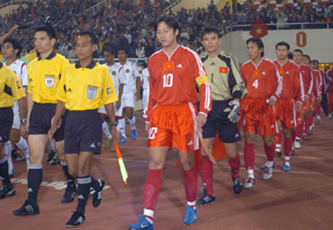 Tại AFF Cup 2004, ĐT Việt Nam có nhiều cầu thủ chất lượng nhưng bị loại ngay từ vòng bảng