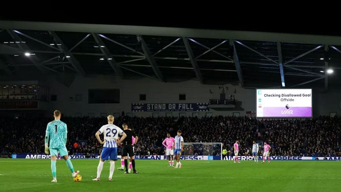 VAR mất hơn 4 phút để kiểm tra bàn thắng của Archer trong trận đấu giữa Brighton vs Southampton