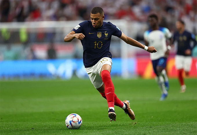 Platini tin Mbappe sẽ trở lại