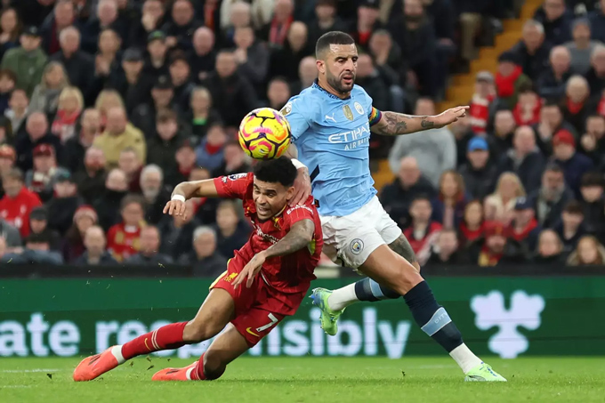 Walker tiếp tục là điểm yếu của Liverpool để Man City khai thác