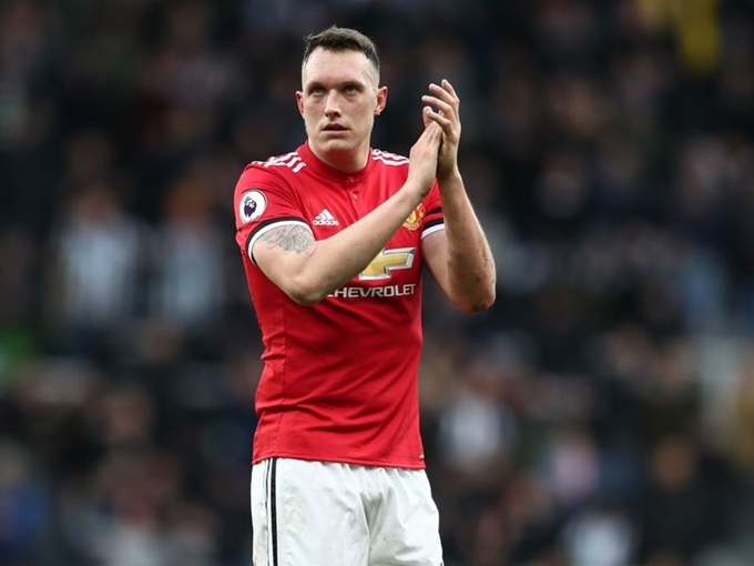 Phil Jones treo giầy ở tuổi 30 vì chấn thương liên miên