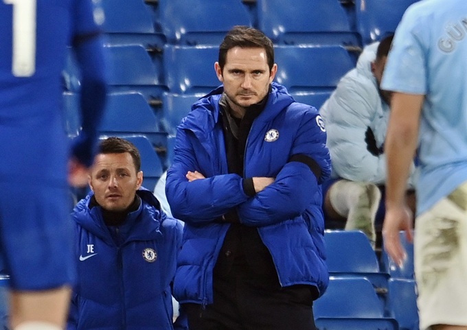 Có một Frank Lampard nhạt nhòa trên băng ghế chỉ đạo