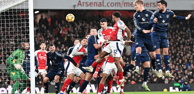 Arsenal dễ dàng hạ MU với tỷ số 2-0